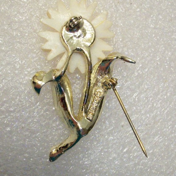 SOLD! Vintage SARAH COVENTRY White Daisey Flower Pin Brooch '60's - Picture 4 of 5